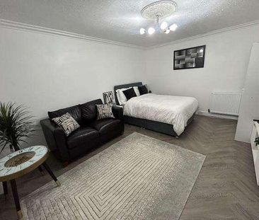Wyldfield Gardens, Edmonton, N9 - Photo 2