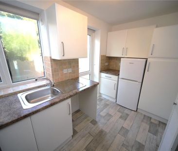 2 bedroom end of terrace house to rent - Photo 2