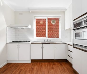 Ground Floor Apartment - Ideal Location - Photo 1