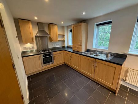 2 bedroom Flat To Let - Photo 3