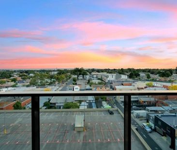 MODERN 2- BEDROOM APARTMENT WITH STUNNING BAY VIEWS + WHITE GOODS - Photo 2