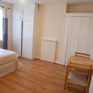 1 bedroom house of multiple occupation to rent - Photo 2