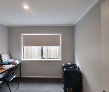 Modern Three-bedroom Home - Photo 3