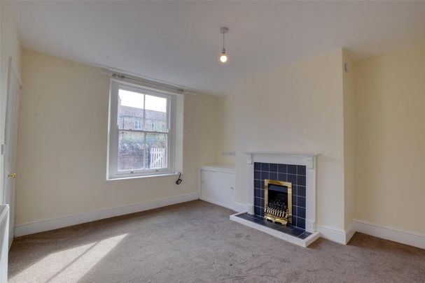 2 bedroom terraced house to rent - Photo 1