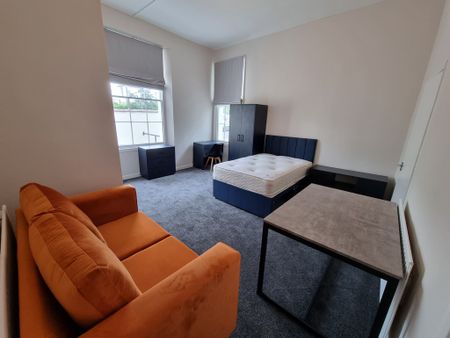 1 Bed Student Accommodation - Photo 2