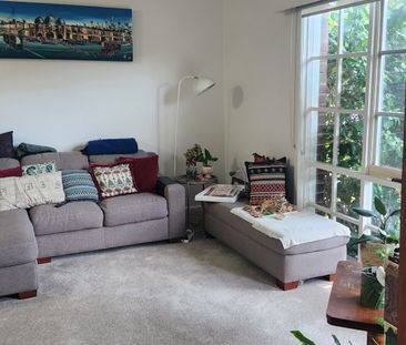 Caulfield South - Photo 1