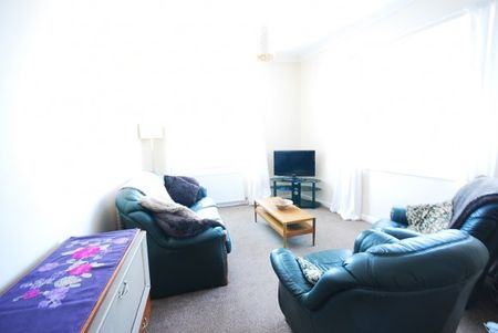 3 Bed - Doncaster Road, Sandyford - Photo 3