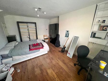 8 bedroom private hall to rent - Photo 5