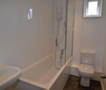 2 bedroom semi-detached house to rent - Photo 6