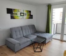 Ab 1. Jänner: Traumhafte 2-Zimmer-Wohnung mit großem Balkon direkt an der U3! - Photo 2