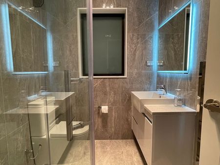 Fully Furnished 2 Bedroom Granny Flats - Photo 3