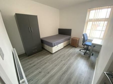 1 bedroom in a house share to rent - Photo 2