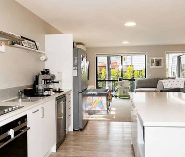 Sunny Modern 3-Bedroom Family Home - Photo 3