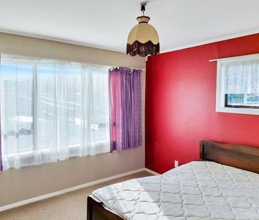 Charming 2 Bedroom House in Best Street, Wainuiomata - Photo 2