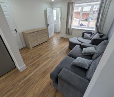 2 bedroom semi-detached house to rent - Photo 2