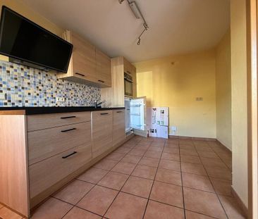 Großzügige 4-Zimmer-Wohnung mit kleinem Garten und Terrasse - zum S... - Photo 1