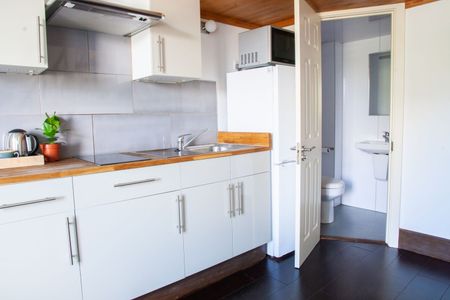 Studio Flat, Edgware Road, NW2 - Photo 4
