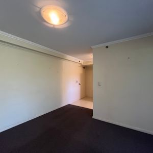 Affordable 1-bedroom apartment for eligible applicants - Photo 2