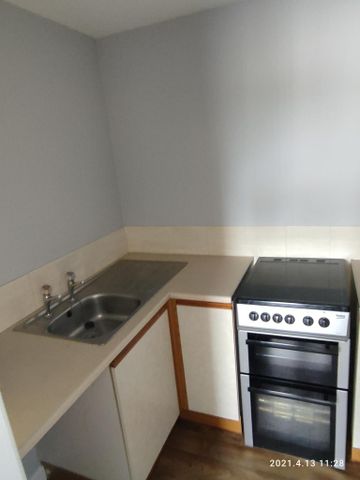 1 bedroom flat to rent - Photo 2