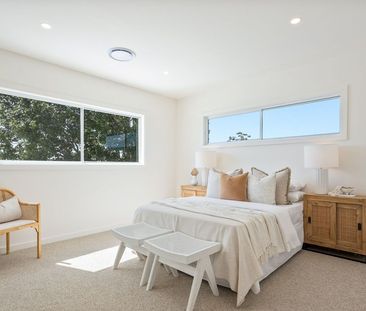 Designer Duplex In Prime Coastal Setting - Six Month Lease - Photo 2
