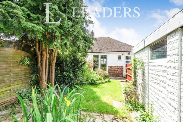 2 bedroom bungalow to rent Sandcross Lane, Reigate, RH2 - Photo 1