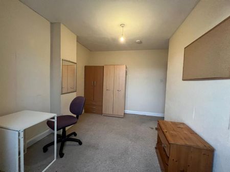 3 bedroom semi-detached house to rent - Photo 4