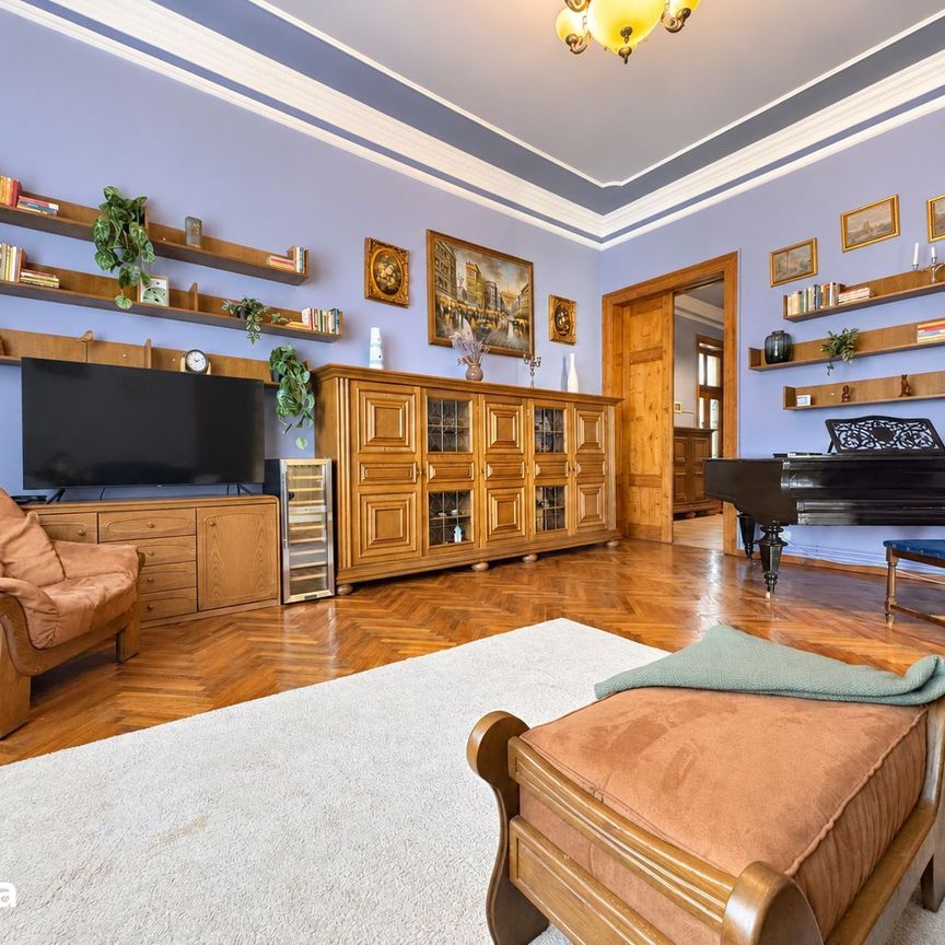 Apartament în Piața Libertății | Clădire istorică, balcon cu vedere sp - Fotografie 1