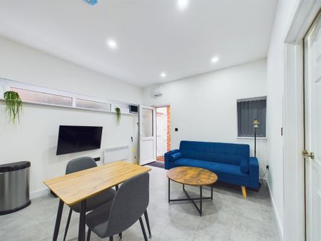 1 bedroom in a house share to rent - Photo 4