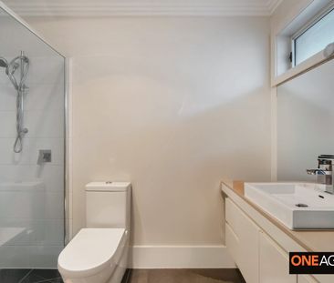 Perfectly Positioned Family Home - Photo 6