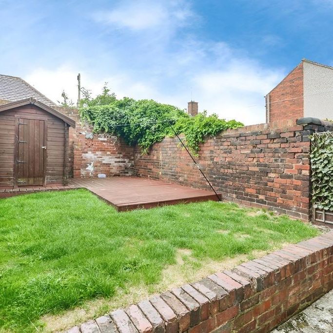 2 bedroom end of terrace house to rent - Photo 1