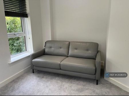 2 bedroom semi-detached house to rent - Photo 3