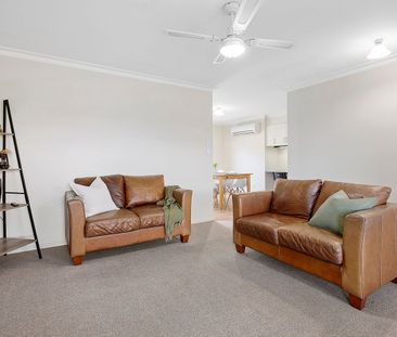 Low Maintenance 3 Bedroom Home in Prime Flora Hill - Photo 5