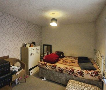 2 bedroom Flat To Let - Photo 2