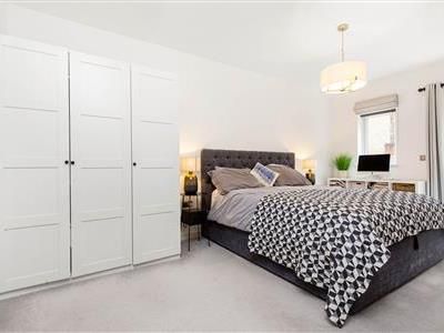 Vicarage Crescent, SW11 - Photo 1