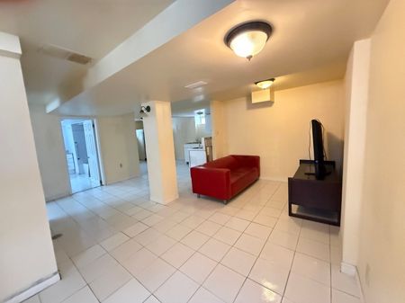 For Lease - 157 Sussex Avenue, Richmond Hill, Ontario - Photo 2