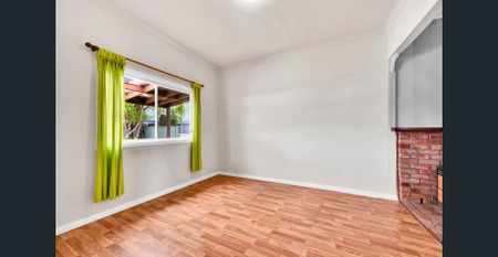 Charming Family Home - Photo 2