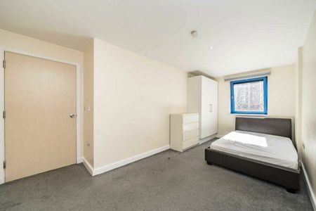 Western Gateway, Western Gateway, E16 - Photo 3