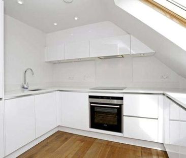 Forming part of this impressive development, this light and bright ... - Photo 6