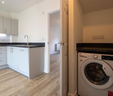 3 bedroom semi-detached house to rent - Photo 3