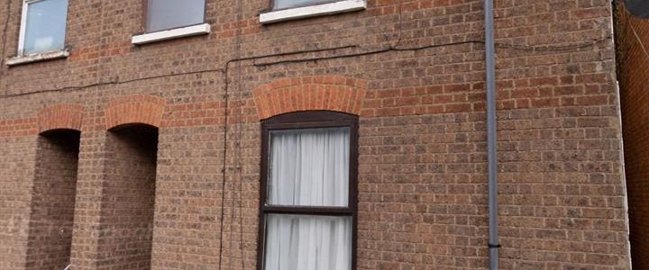 St. Saviours Crescent, Luton LU1, London - Photo 1