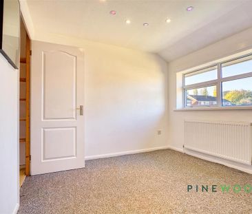 3 bedroom detached house to rent - Photo 5