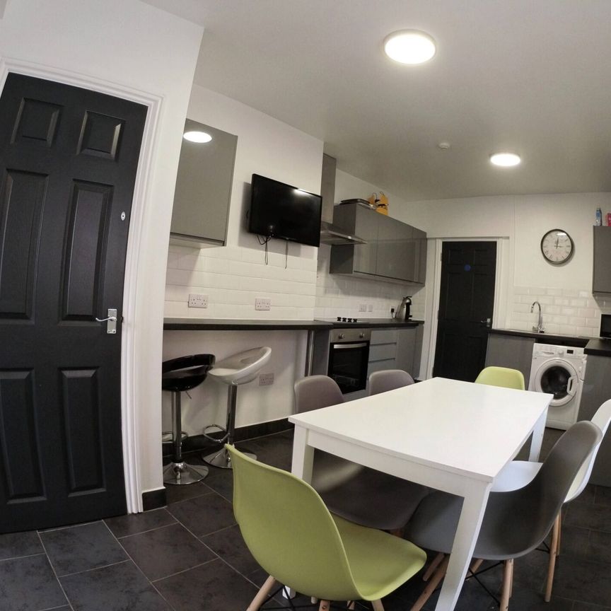 219 Monks Road, Lincoln, Lincolnshire, LN2 5JS - Photo 1