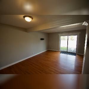 3 Bed 1.5 Bath Townhouse Pineview Fort Saskatchewan - Photo 3