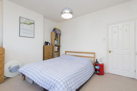 4 bedroom terraced house to rent - Photo 5