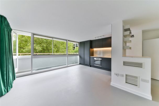 Recently Refurbished Apartment with Large Balcony, Marylebone - Photo 1