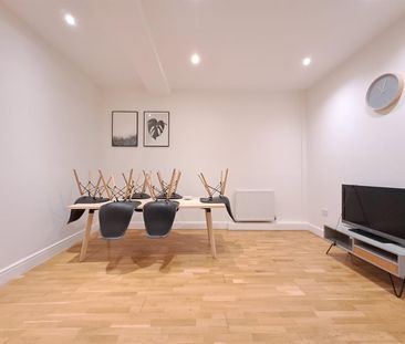 High Street, Epsom KT19, London - Photo 1