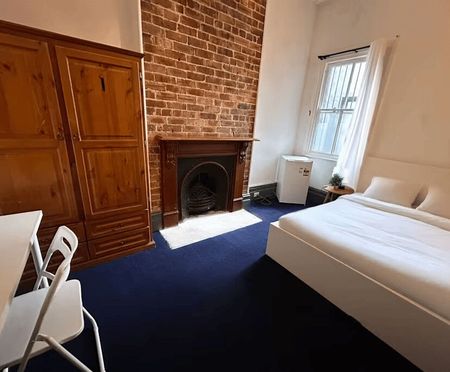 Redfern - Photo 2