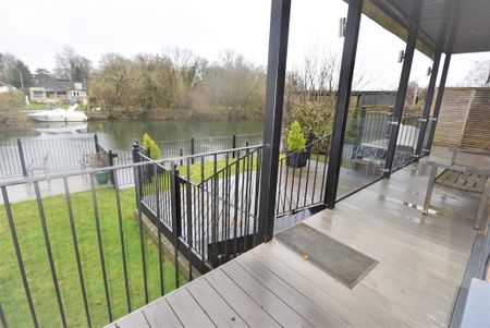 5 bedroom detached house to rent - Photo 2