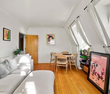 Holmesdale Road, TW11, London - Photo 2