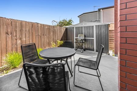 Fully Furnished two Bedroom Home - Photo 3